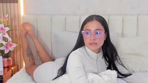 Snapshot of zoebarlowe chatting on November 7, 7:14 pm zoebarlowe online show from November 7, 7:14 pm