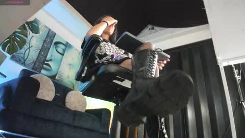 Snapshot of zoeconti chatting on February 10, 2:26 am Zoe online show from February 10, 2:26 am