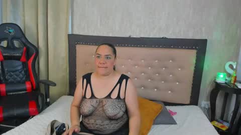 zoedeleon online show from July 12, 7:16 pm