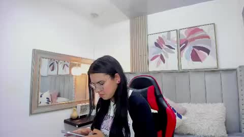 Snapshot of zoee_jhonson chatting on June 9, 7:36 pm zoee_jhonson online show from June 9, 7:36 pm