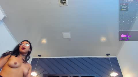 Snapshot of zoee_martins_ chatting on October 1, 5:41 pm Zoe 3 online show from October 1, 5:41 pm