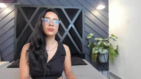 Snapshot of zoee_martins_ chatting on October 5, 4:38 pm Zoe 3 online show from October 5, 4:38 pm