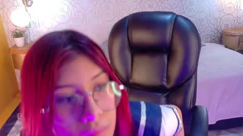 zoeecarter_ online show from April 17, 11:46 am