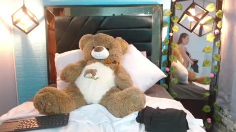 Snapshot of zoeemiller chatting on September 18, 1:57 pm zoeemiller online show from September 18, 1:57 pm