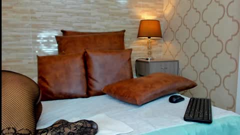 Snapshot of zoeesmitth chatting on December 5, 6:11 pm ZoeeSmitth online show from December 5, 6:11 pm