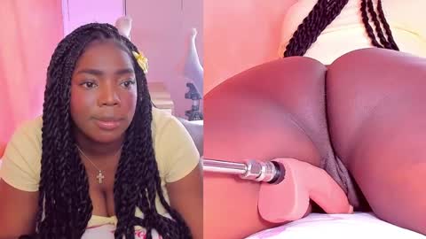Snapshot of zoeethompson_cm chatting on April 19, 10:47 am online show from April 19, 10:47 am
