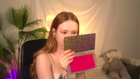 Snapshot of zoeford_ chatting on May 5, 5:15 am ZOE online show from May 5, 5:15 am