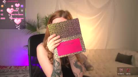 Snapshot of zoeford_ chatting on May 19, 5:03 am ZOE online show from May 19, 5:03 am