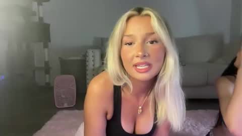 Snapshot of zoegabrielle chatting on May 12, 5:26 am Zoe online show from May 12, 5:26 am
