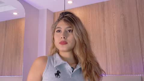 Zoe online show from April 7, 11:32 am