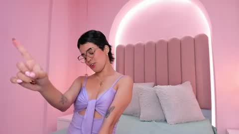 Zoe  online show from May 11, 12:11 pm