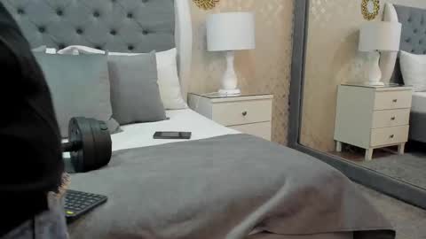 Zoe Krug online show from September 14, 12:04 pm