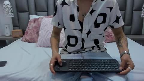 Zoe Krug online show from February 21, 1:12 pm