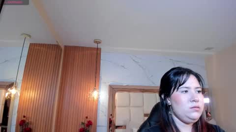 Snapshot of zoes_mile chatting on January 7, 11:45 am Zoes online show from January 7, 11:45 am