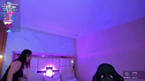 Snapshot of zoes_mile chatting on January 13, 11:37 am Zoes online show from January 13, 11:37 am