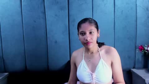 zoesmiitt online show from June 16, 1:03 pm