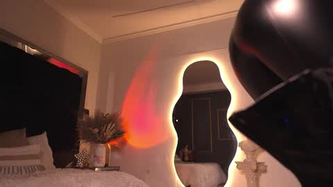 zoevidal_ online show from October 27, 12:53 pm