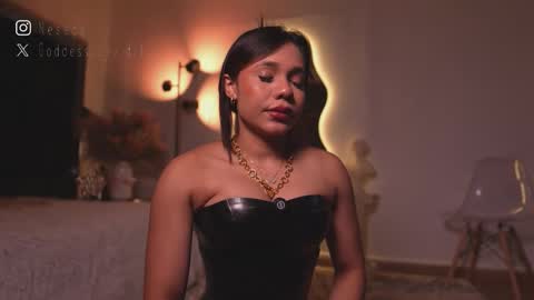 zoevidal_ online show from February 19, 12:12 pm