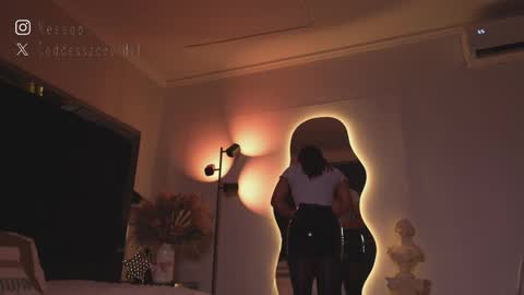 zoevidal_ online show from February 22, 11:53 am