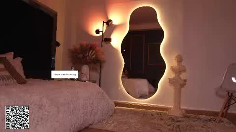 zoevidal_ online show from July 1, 11:56 am