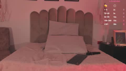 Snapshot of zoewhitte chatting on November 12, 2:45 am ZOE online show from November 12, 2:45 am