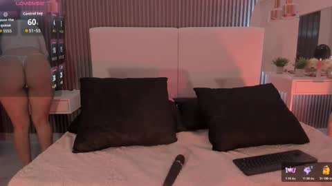 Snapshot of zoewhitte chatting on November 17, 9:31 pm ZOE online show from November 17, 9:31 pm