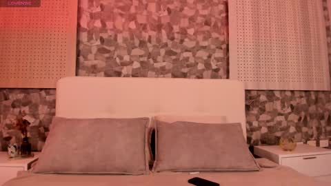 Snapshot of zoewhitte chatting on November 30, 12:47 am ZOE online show from November 30, 12:47 am