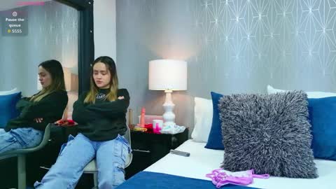 ZoeWilliis online show from April 1, 12:06 pm