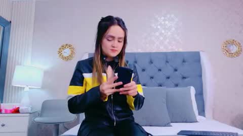 ZoeWilliis online show from June 19, 11:14 am