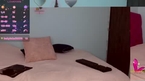 Snapshot of zoeycarter__ chatting on July 11, 2:14 am Zoey online show from July 11, 2:14 am