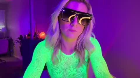 Zoeydanner online show from December 11, 11:32 pm