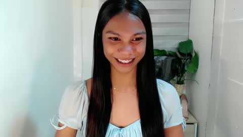 Snapshot of zoeygorgeous19 chatting on January 24, 7:51 am zoey online show from January 24, 7:51 am