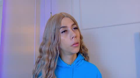 Zoey online show from May 12, 11:29 am