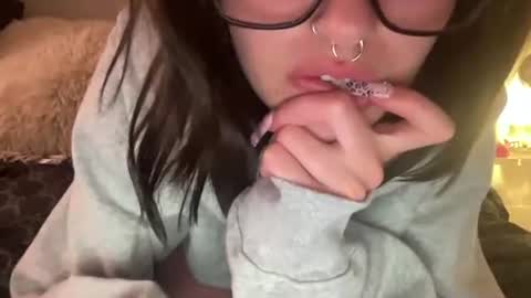 zoeyyb666 online show from March 23, 4:27 am