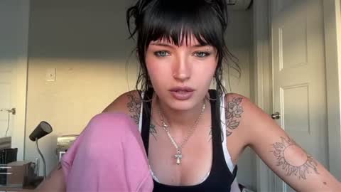 Snapshot of zoeyyb666 chatting on July 3, 2:29 am zoeyyb666 online show from July 3, 2:29 am