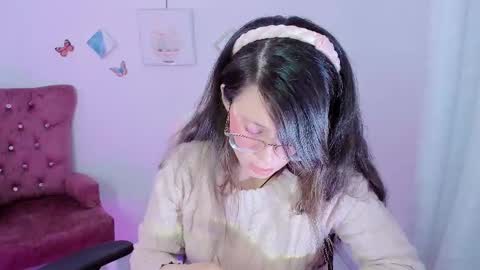 Snapshot of zooeybelair chatting on November 15, 4:54 am Alicie online show from November 15, 4:54 am