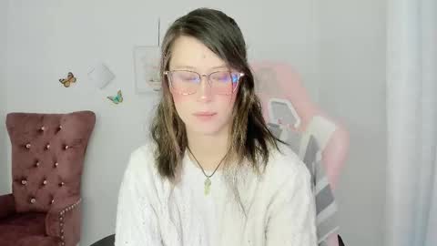 Snapshot of zooeybelair chatting on November 21, 8:35 am Alicie online show from November 21, 8:35 am