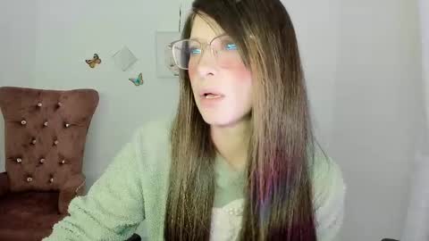 Snapshot of zooeybelair chatting on December 1, 3:44 am Alicie online show from December 1, 3:44 am