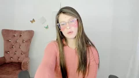 Snapshot of zooeybelair chatting on December 3, 4:09 am Alicie online show from December 3, 4:09 am