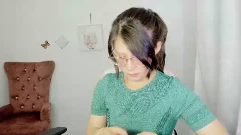 Snapshot of zooeybelair chatting on July 2, 4:07 am Alicie online show from July 2, 4:07 am