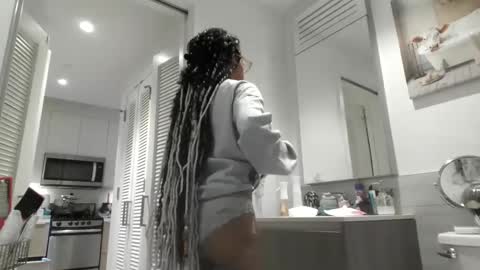 Snapshot of zoravoyce chatting on September 19, 9:15 pm Treasure Golden online show from September 19, 9:15 pm