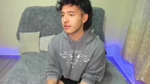 Snapshot of zoren333 chatting on October 22, 1:06 am ZOREN online show from October 22, 1:06 am