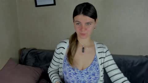 Snapshot of zorianaa_ chatting on December 22, 9:23 pm Zoriana online show from December 22, 9:23 pm