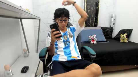 Snapshot of zoro_v chatting on November 2, 7:16 pm online show from November 2, 7:16 pm