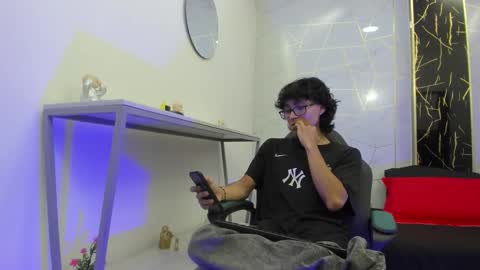 Snapshot of zoro_v chatting on November 28, 7:27 pm online show from November 28, 7:27 pm