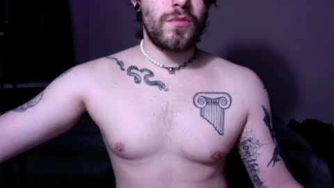 zorvello_83 online show from April 11, 8:24 pm