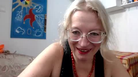 Snapshot of zosya1111 chatting on November 9, 10:35 am Zosya1111 online show from November 9, 10:35 am