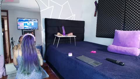 zpzphot online show from April 4, 6:05 pm