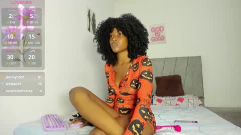 Snapshot of zule__williams chatting on October 22, 12:00 am zule online show from October 22, 12:00 am