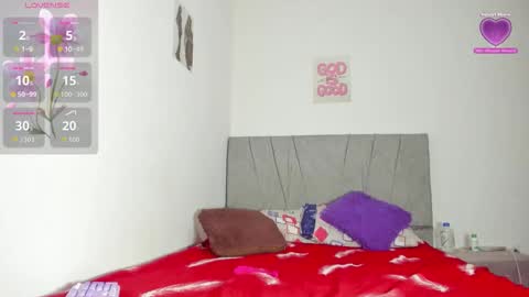 Snapshot of zule__williams chatting on November 22, 11:48 pm zule online show from November 22, 11:48 pm